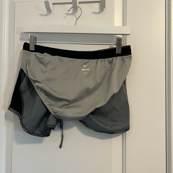 Nike Gray Patterned Shorts M - Picture 5 of 5